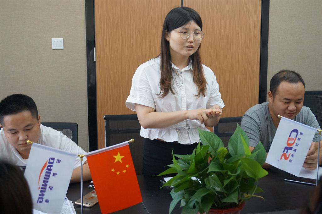 多靈市場部,辯論賽